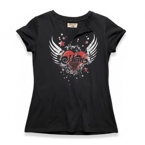 Black‎ Graphic Tee with Heart and Wings Design